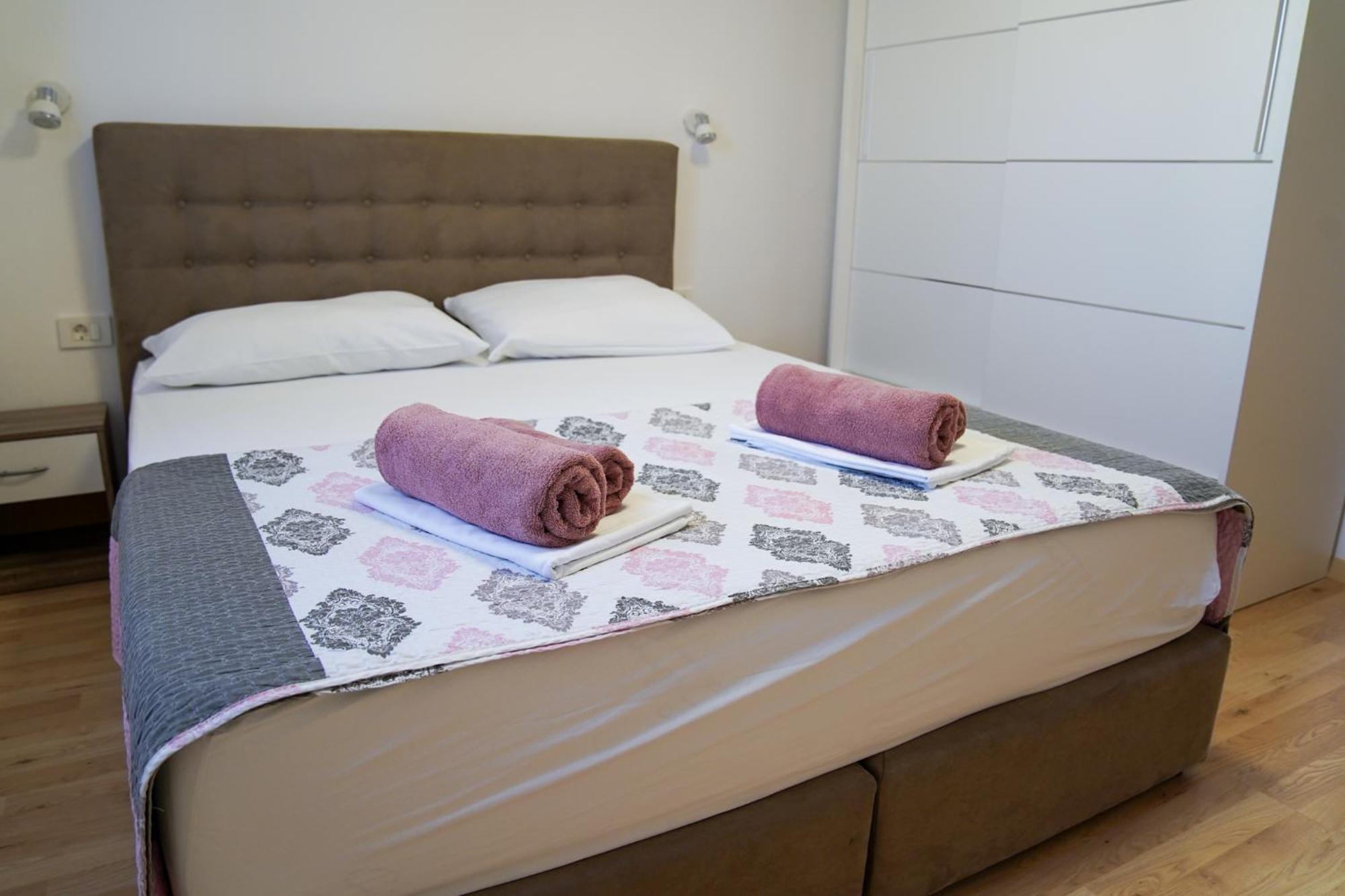 Apartman Lana Apartment Omisalj Bagian luar foto