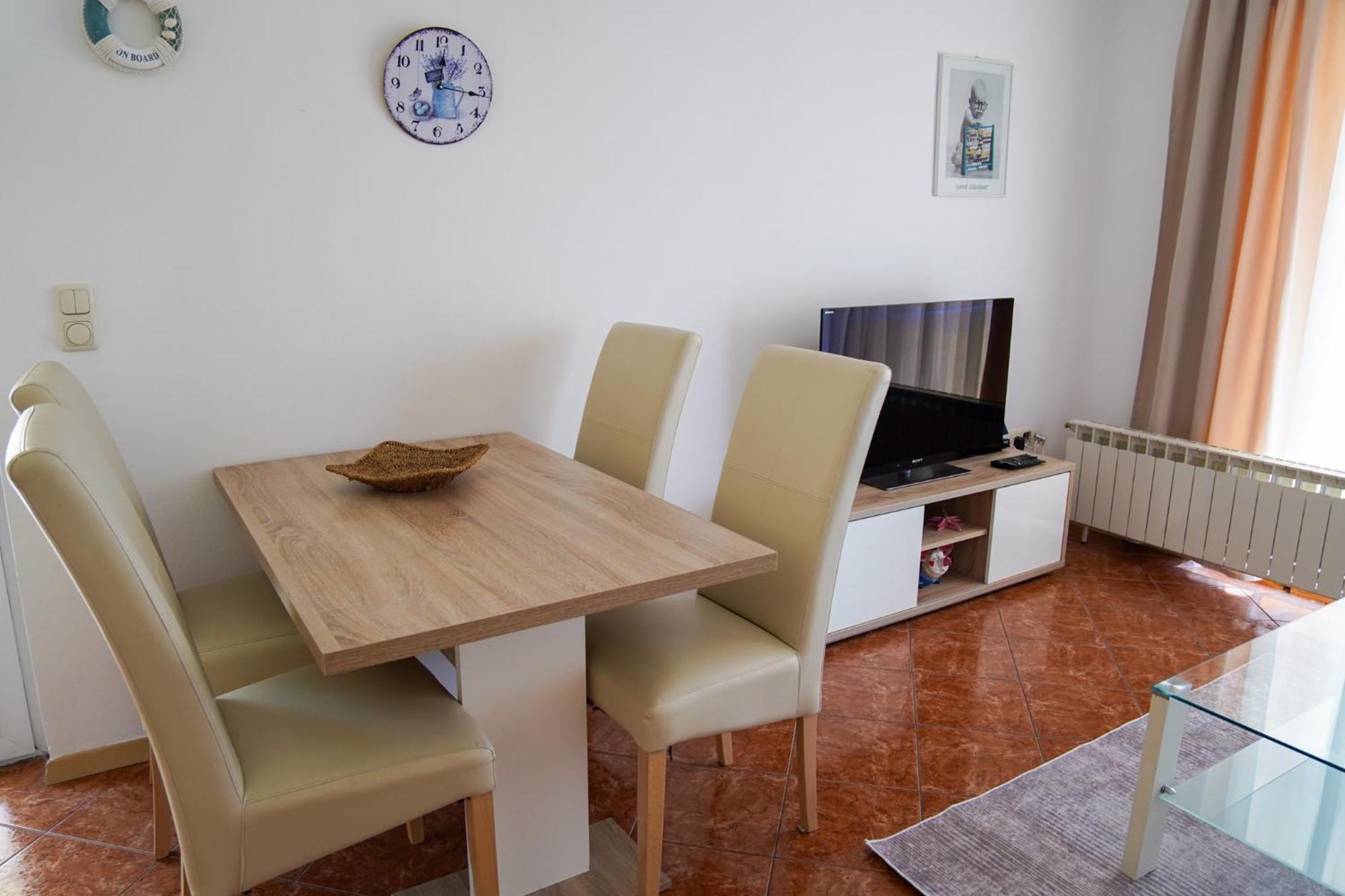 Apartman Lana Apartment Omisalj Bagian luar foto