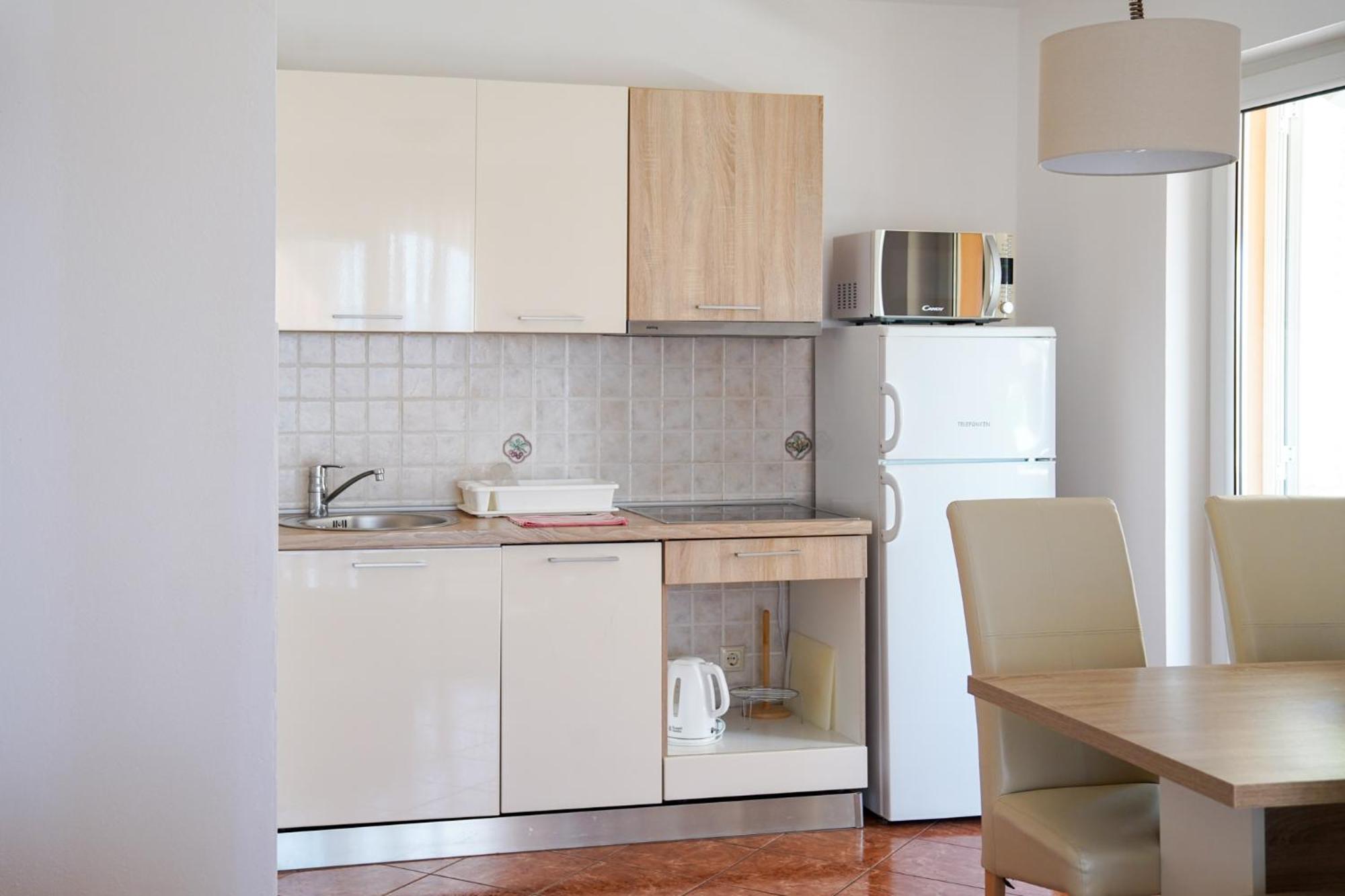 Apartman Lana Apartment Omisalj Bagian luar foto