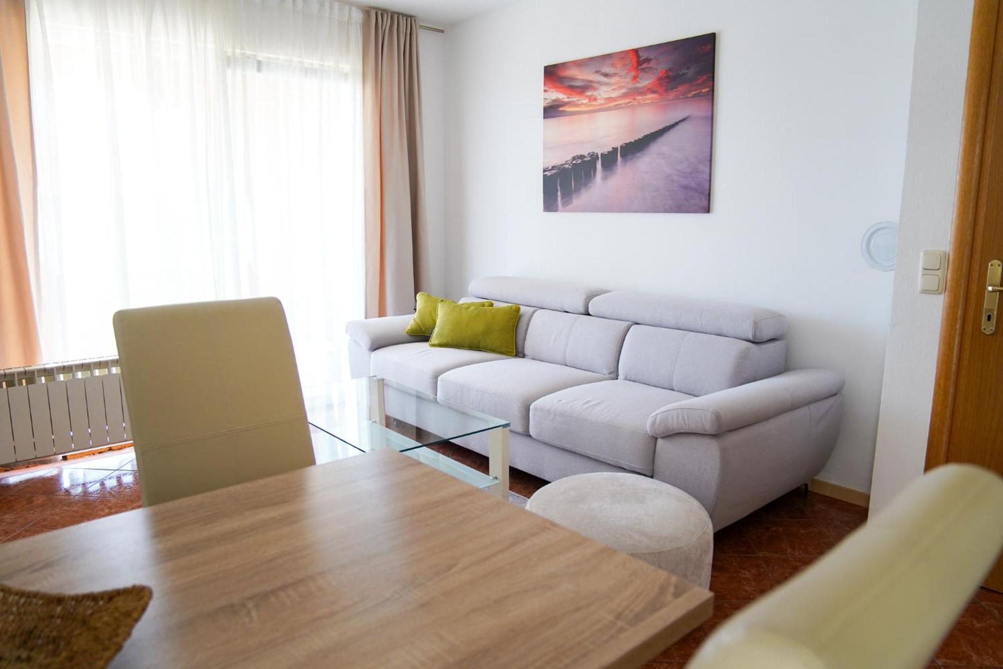 Apartman Lana Apartment Omisalj Bagian luar foto