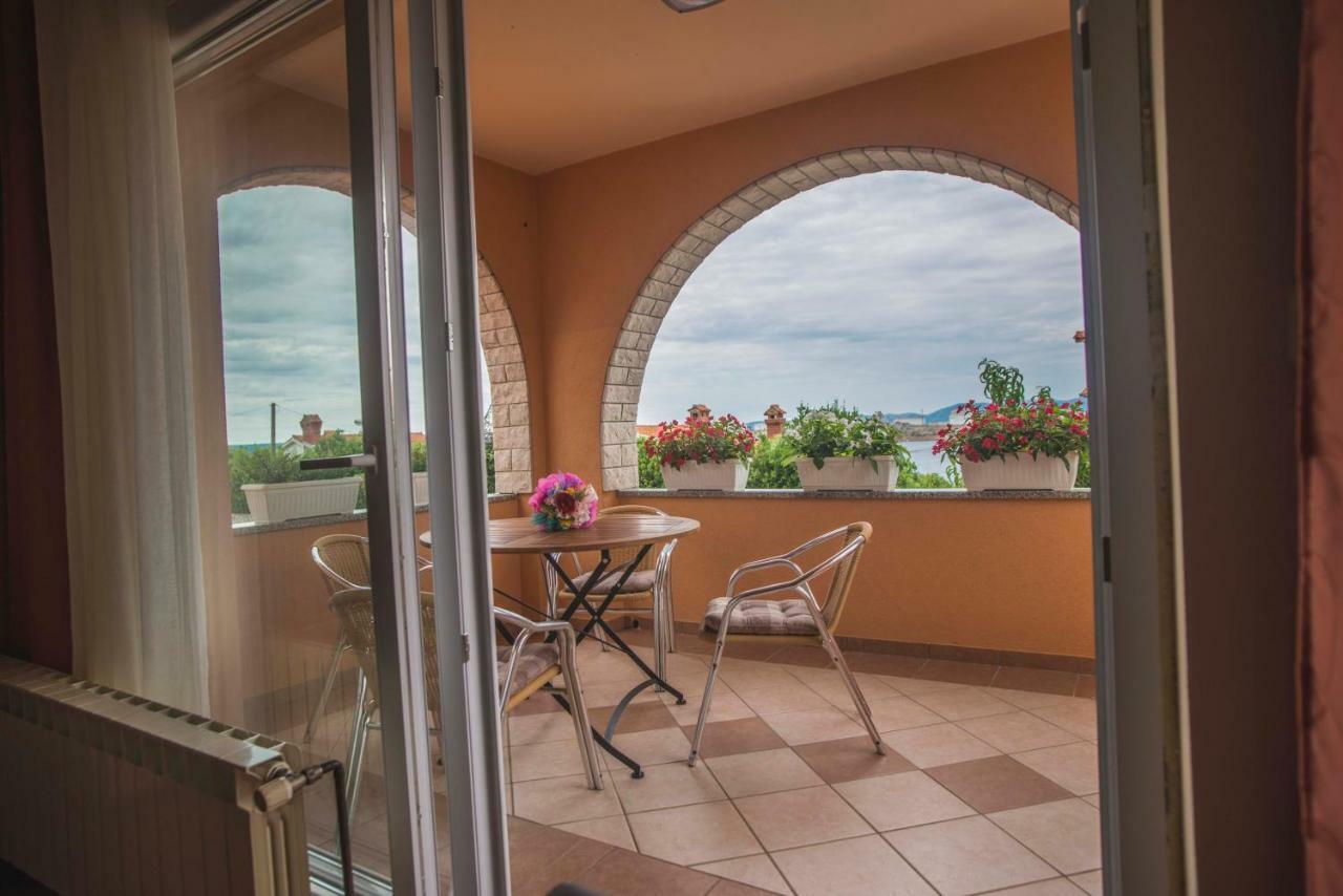 Apartman Lana Omisalj Bagian luar foto