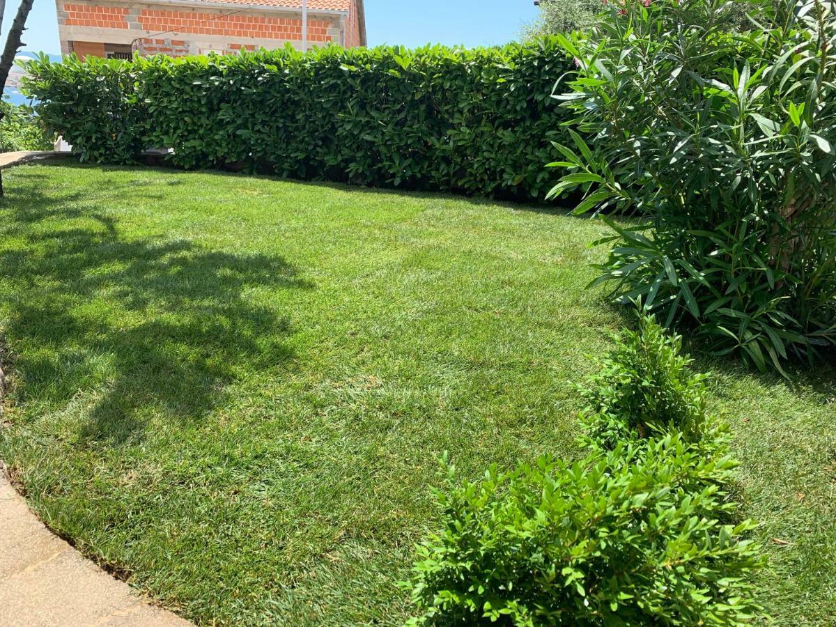 Apartman Lana Apartment Omisalj Bagian luar foto
